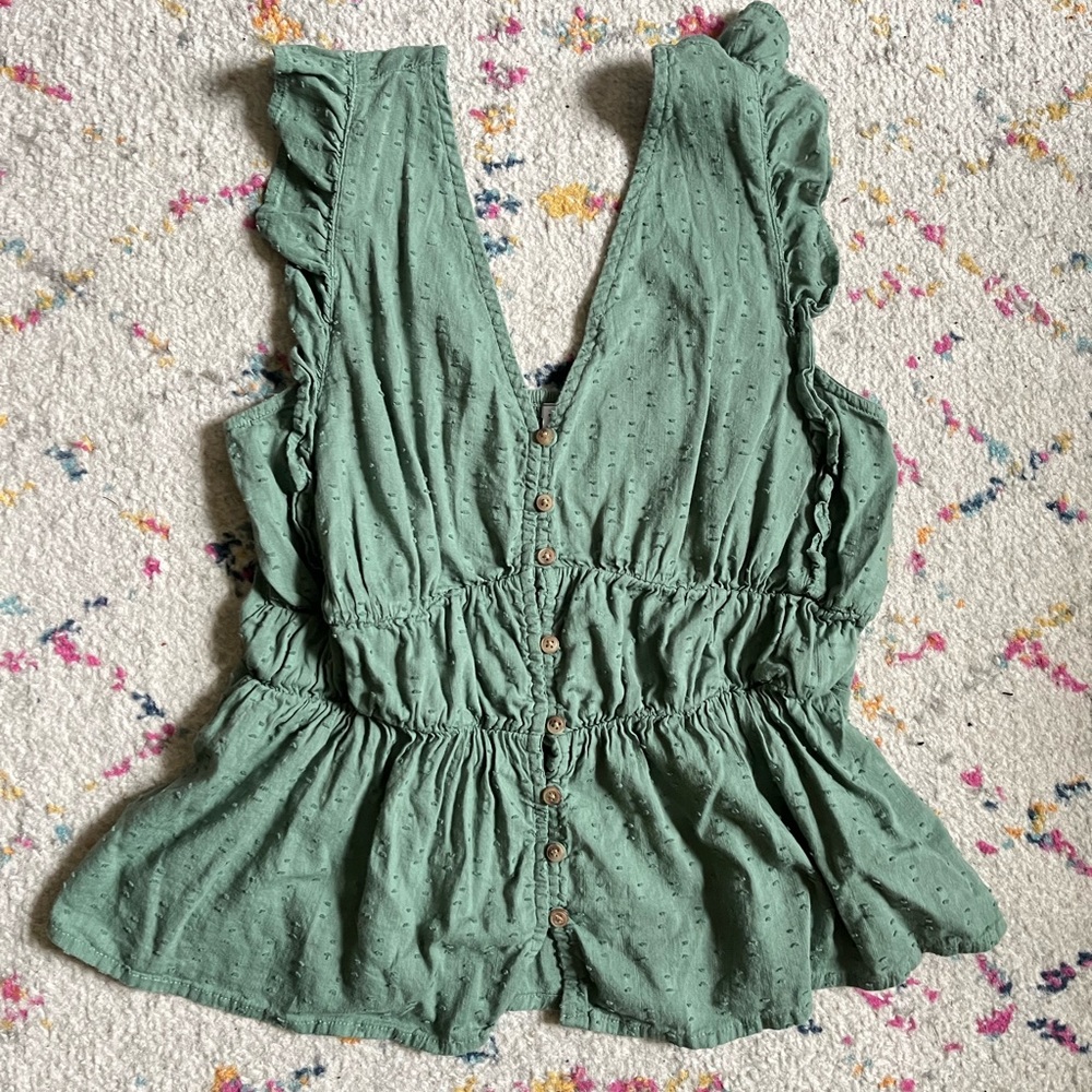 Fairy vibes 🧚🏻‍♀️ cottage core button top